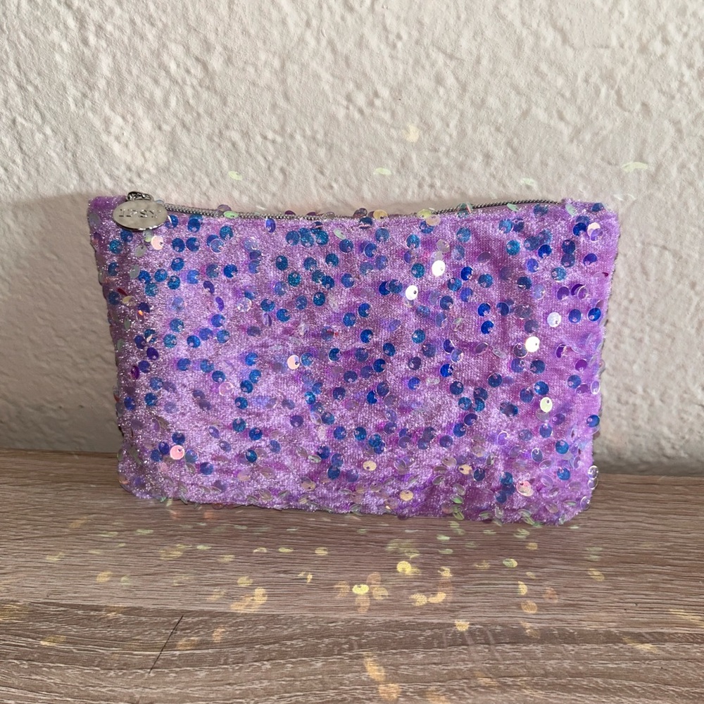 Ipsy makeup bag with 5 mini products